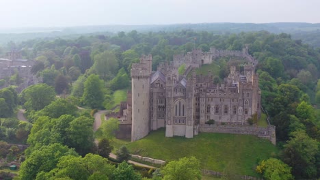 Bonita-Antena-Del-Castillo-De-Arundel-O-Palacio-Gótico-Medievel-En-West-Sussex,-Inglaterra-1