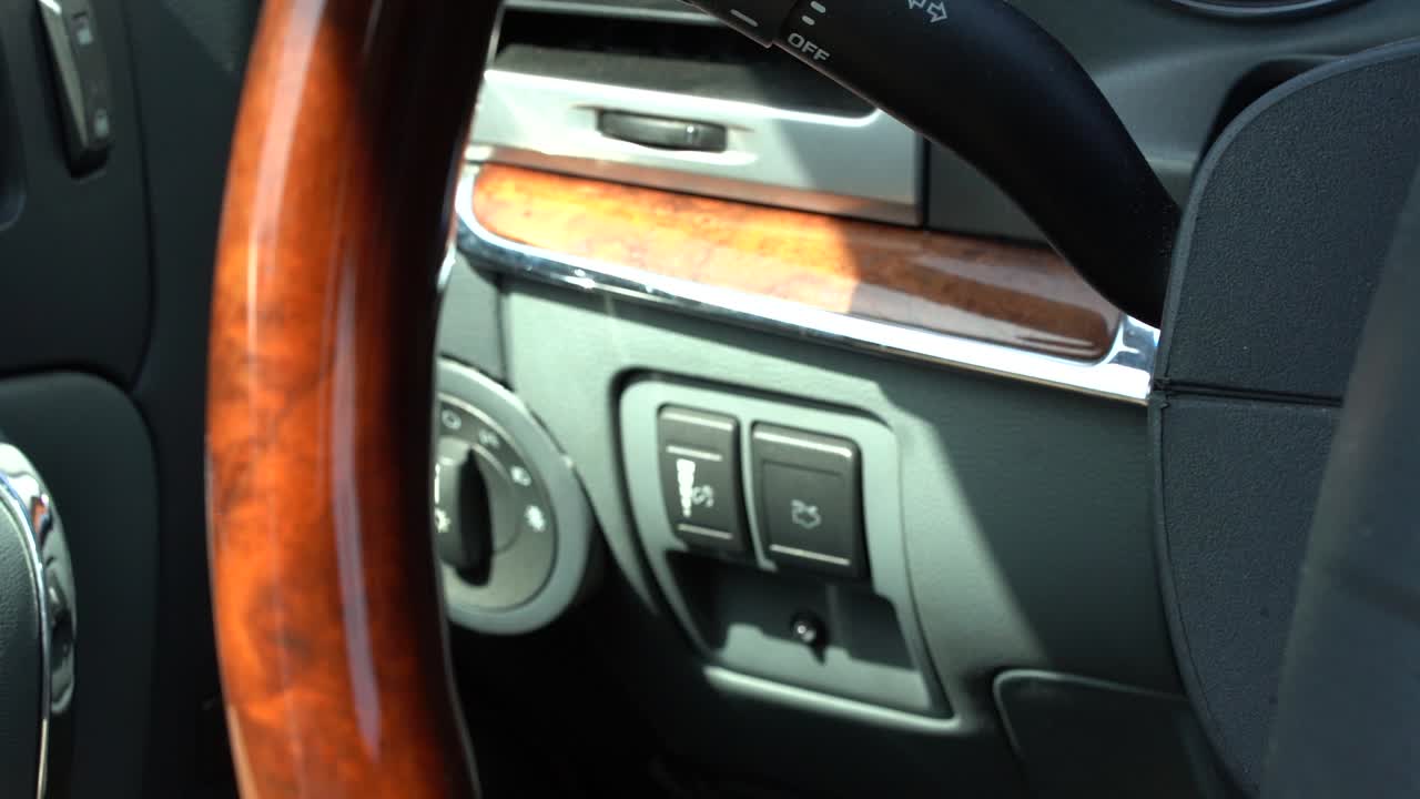 интерьер красивого роскошного автомобиля