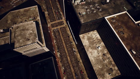 vista aérea de las calles y edificios de la ciudad