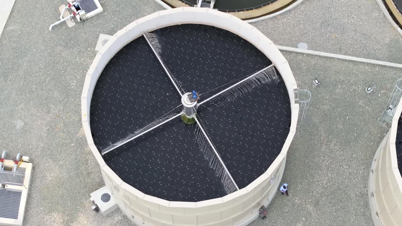 planta moderna de tratamiento de aguas residuales con bañeras redondas para el reciclaje de aguas residuals sucias