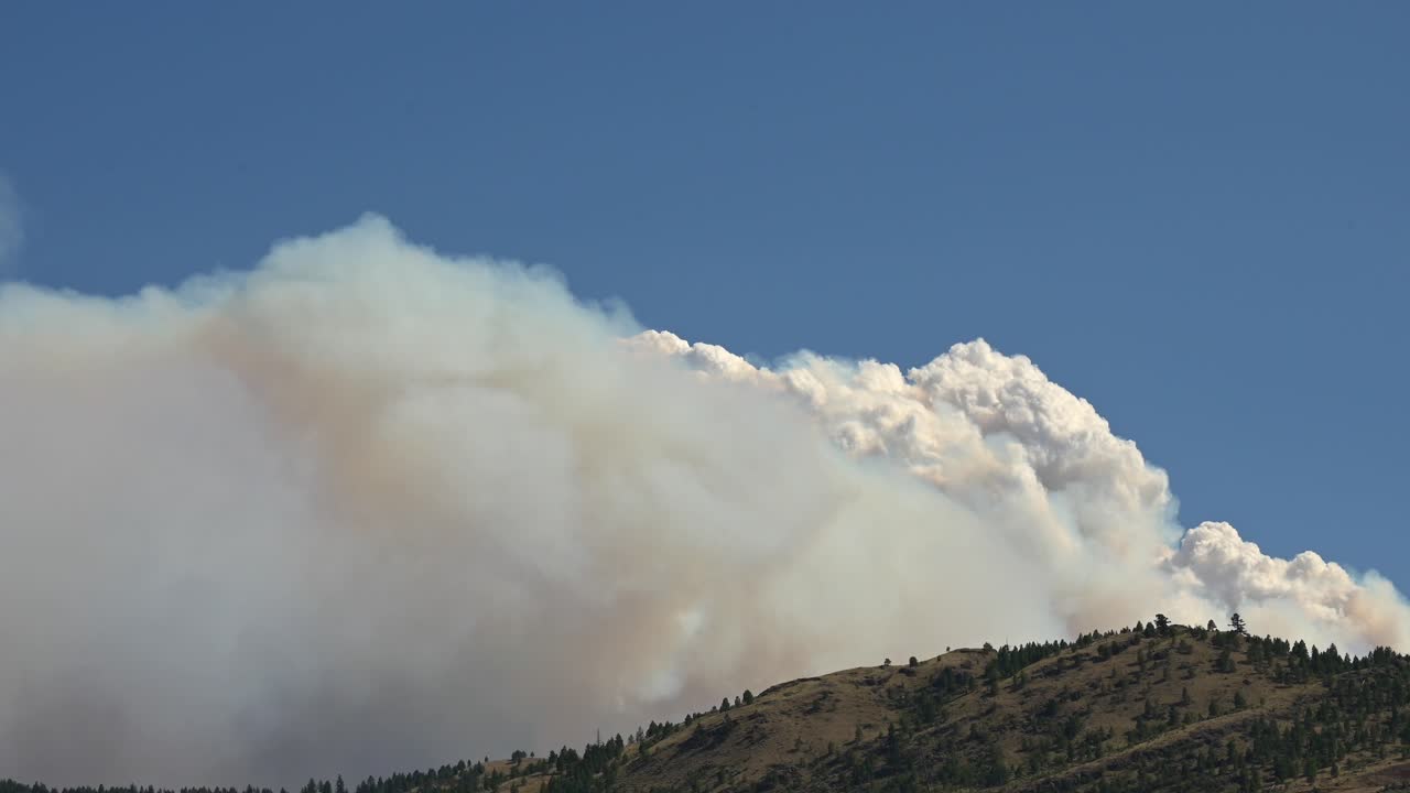 로스 무어 호수 산불 연기 구름 타임  ⁇ 스 캠루프스
