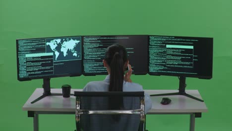 mujer programadora en el trabajo