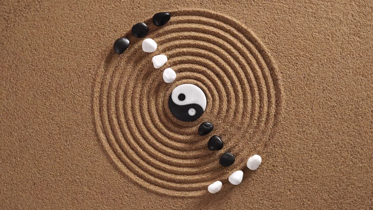 텍스처 된 모래 에 돌 이 있는 일본 젠 정원