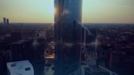 animación del triángulo sobre el paisaje urbano
