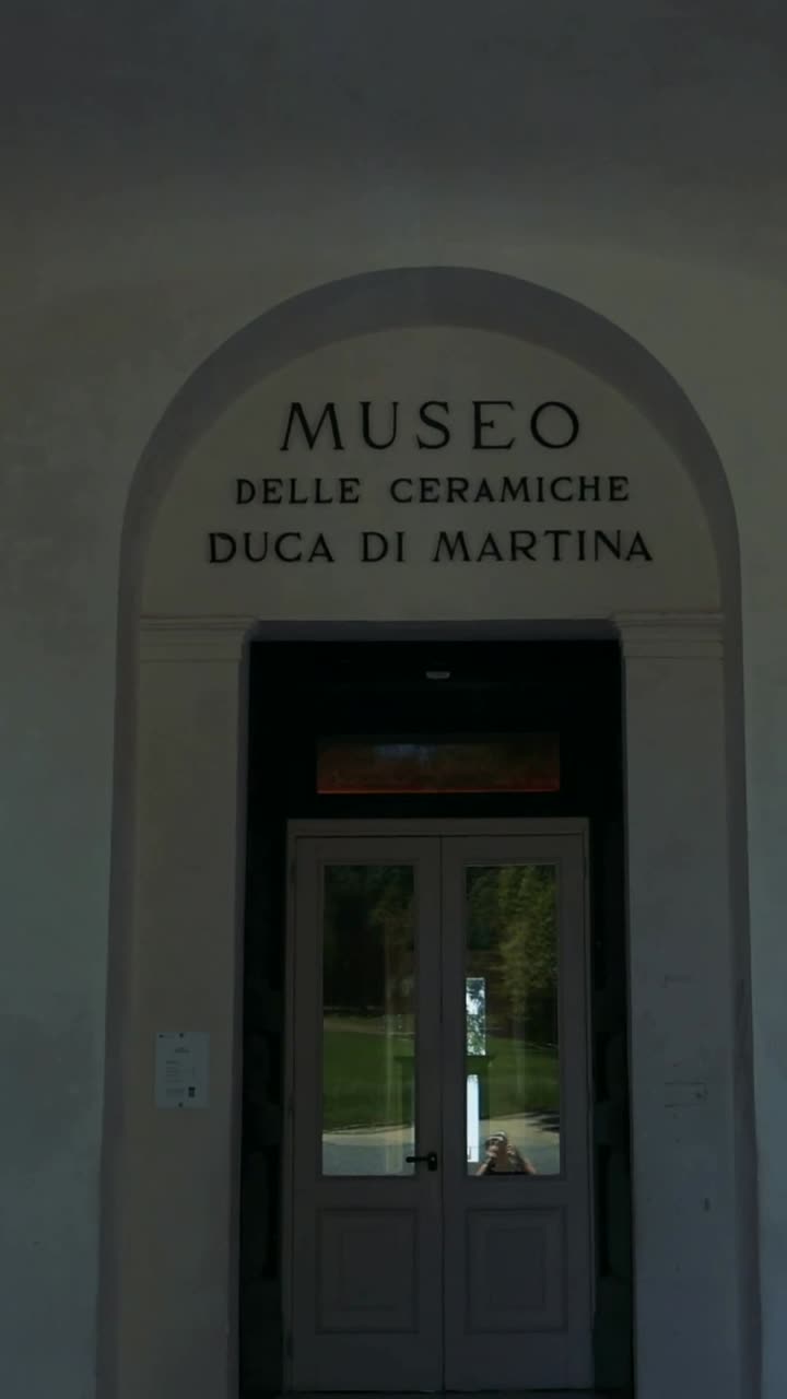 Ingresso del museo a Napoli, Italia, focus architettonico