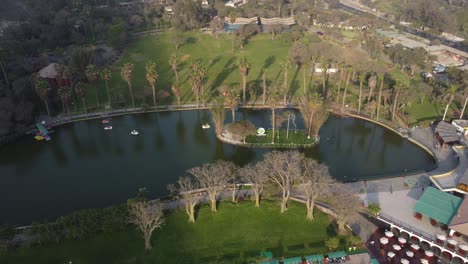 video drone di un lago o di una laguna