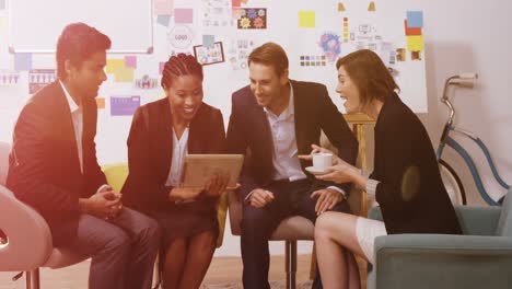 Business-people-having-a-discussion-in-meeting