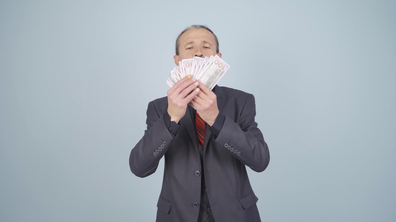 돈을 좋아하는 사업가입니다.