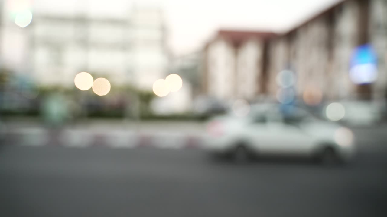 자동차로 도로에 흐릿한 교통