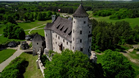 Castillo-De-Rocas-Cerca-De-Bobolice,-Europa