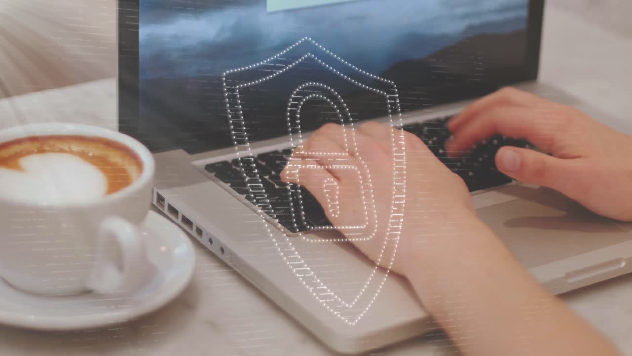 animación del icono del candado y los senderos de luz sobre las manos utilizando una computadora portátil.