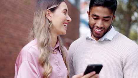 Phone,-couple-laughing-and-smile-in-city