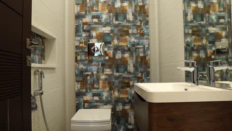 Parte-Trasera-Del-Inodoro-Y-Lavabo-Del-Baño-Contemporáneo-Con-Mosaicos