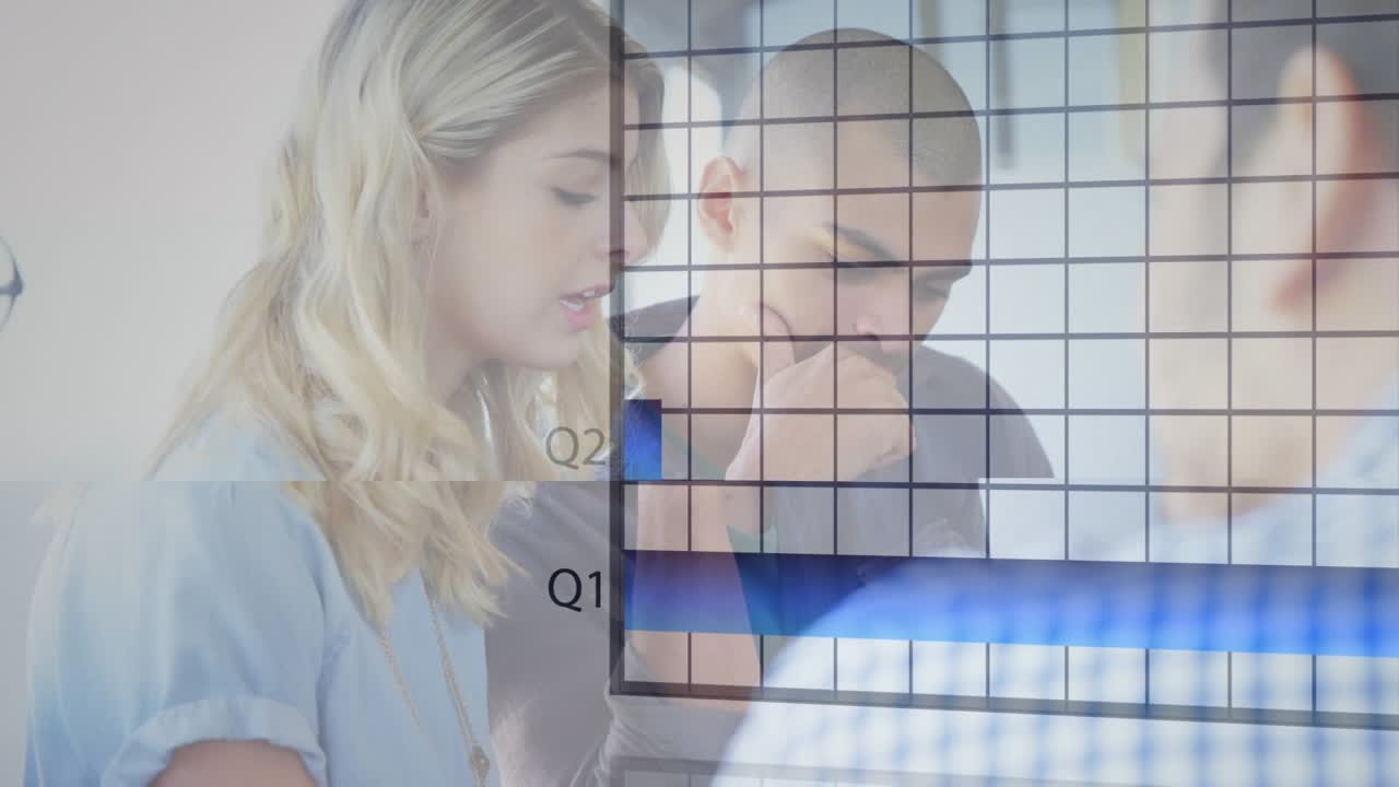 Animation af statistisk databehandling over diverse kolleger, der diskuterer sammen på kontoret