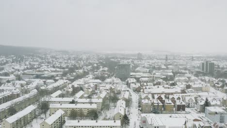 Drohnenaufnahmen-Der-Studentenstadt-Göttingen-Im-Winter-2021-Bei-Starkem-Schneefall