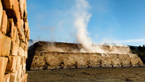 Horno-De-Abrazadera-Al-Aire-Libre-Con-Emisiones-Nocivas,-Producción-De-Ladrillos-De-Arcilla-Cocida