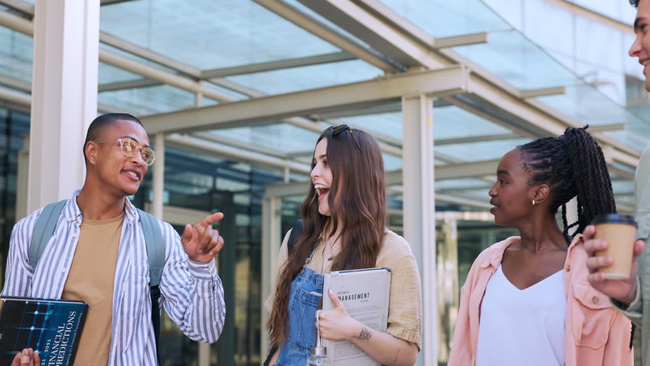 걸어가는 학생들, 행복한 사람들