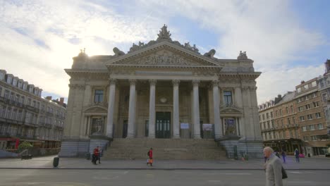 exterior del edificio de la bolsa de valores de bruselas