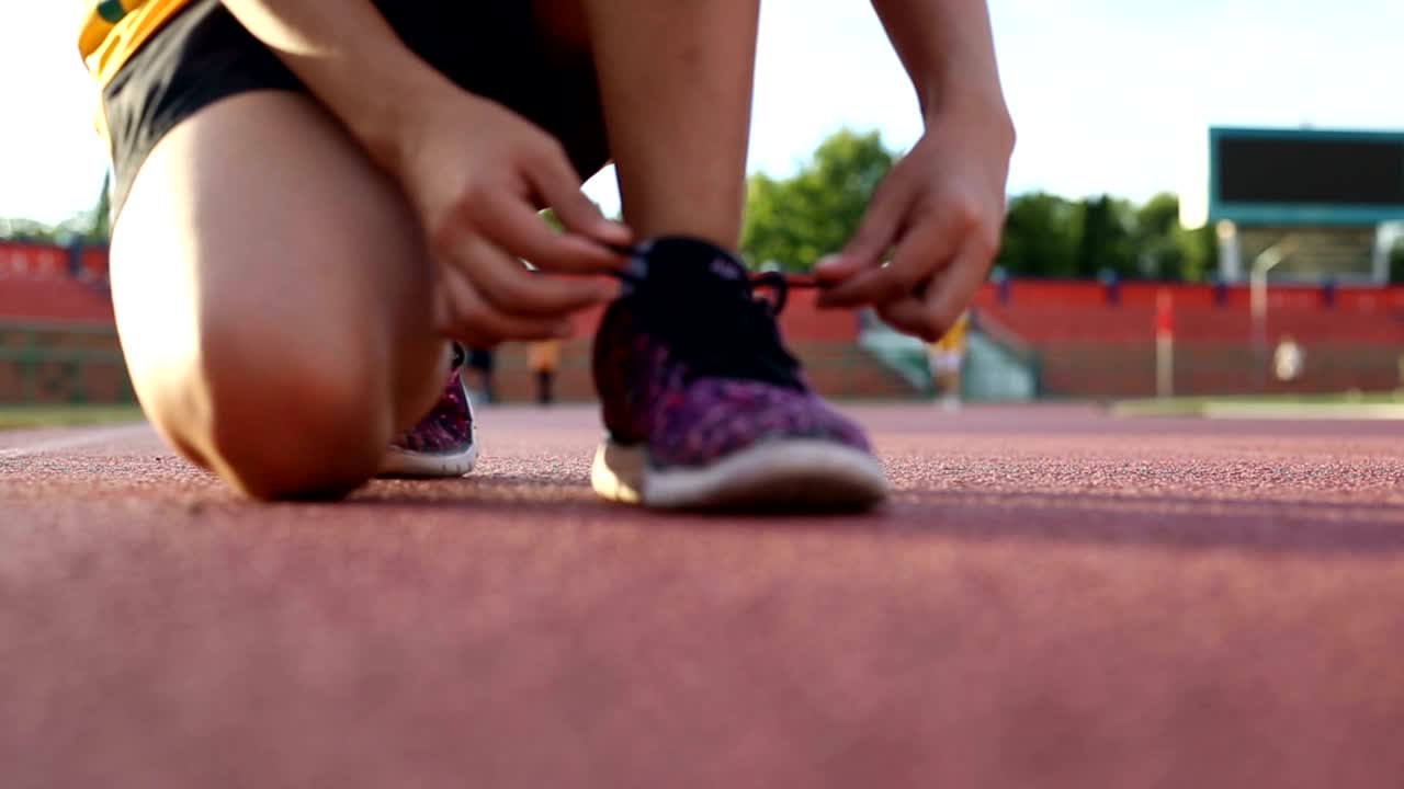 신발을 는 여자 달리기 선수, 평생을 위해 달리기