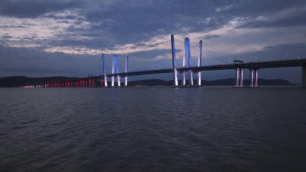 Il Ponte Tappan Zee di notte. Scattato nella Contea di Westchester, New York