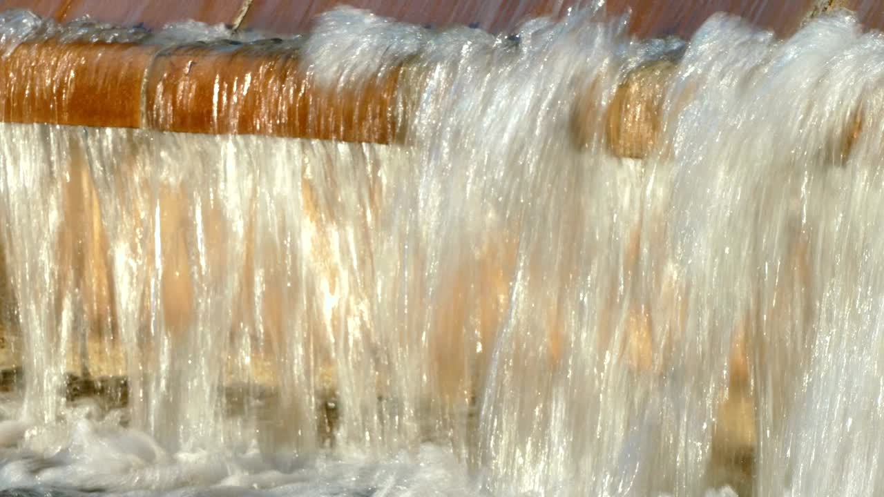 Detail of water movement.