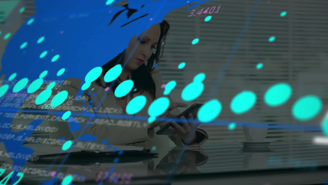 스마트폰을 사용하여 사무실 배경에서 애니메이션으로 데이터를 처리하는 사업가