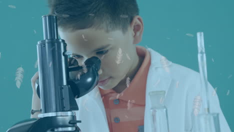 animación de plumas cayendo sobre un niño biracial usando un microscopio