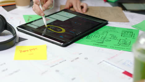 alimentos saludables, manos y tableta para digital