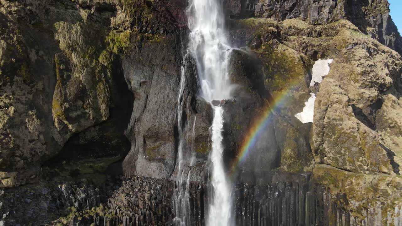 islandia cascada bjarnarfoss aéreo drone