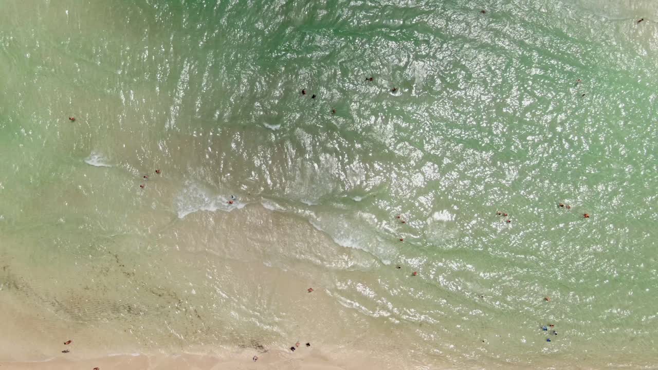 마이애미 모래 해안선의 맑은 바닷물, 공중 하향식 전망