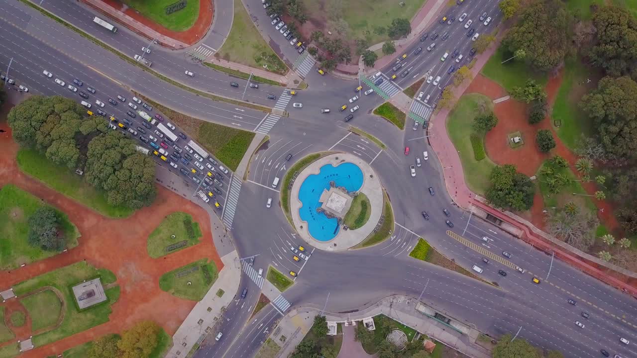vista aérea de la ciudad de buenos aires calle avenida rotativa con coches/tráfico