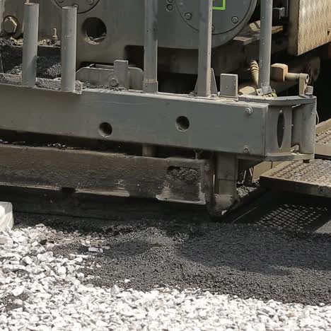 carretera de rodillos en el sitio de construcción de carreteras