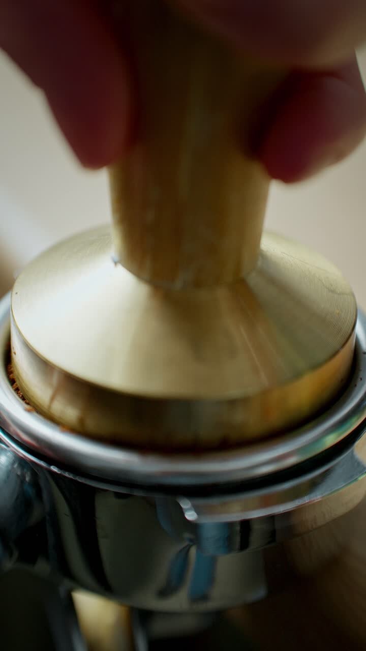 Pressatura dell'espresso