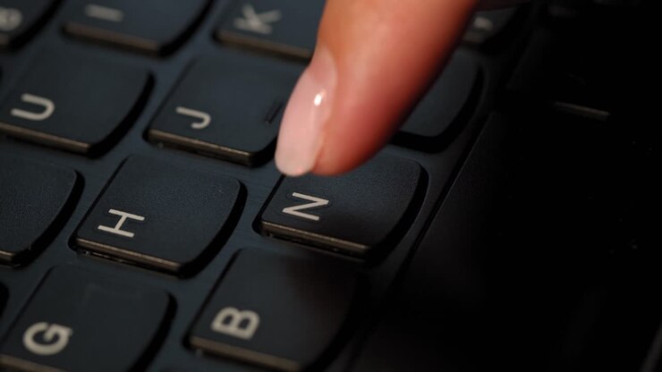 Pushing N button on the black keyboard