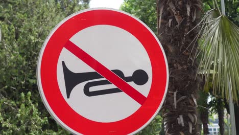 no horn sign in a park