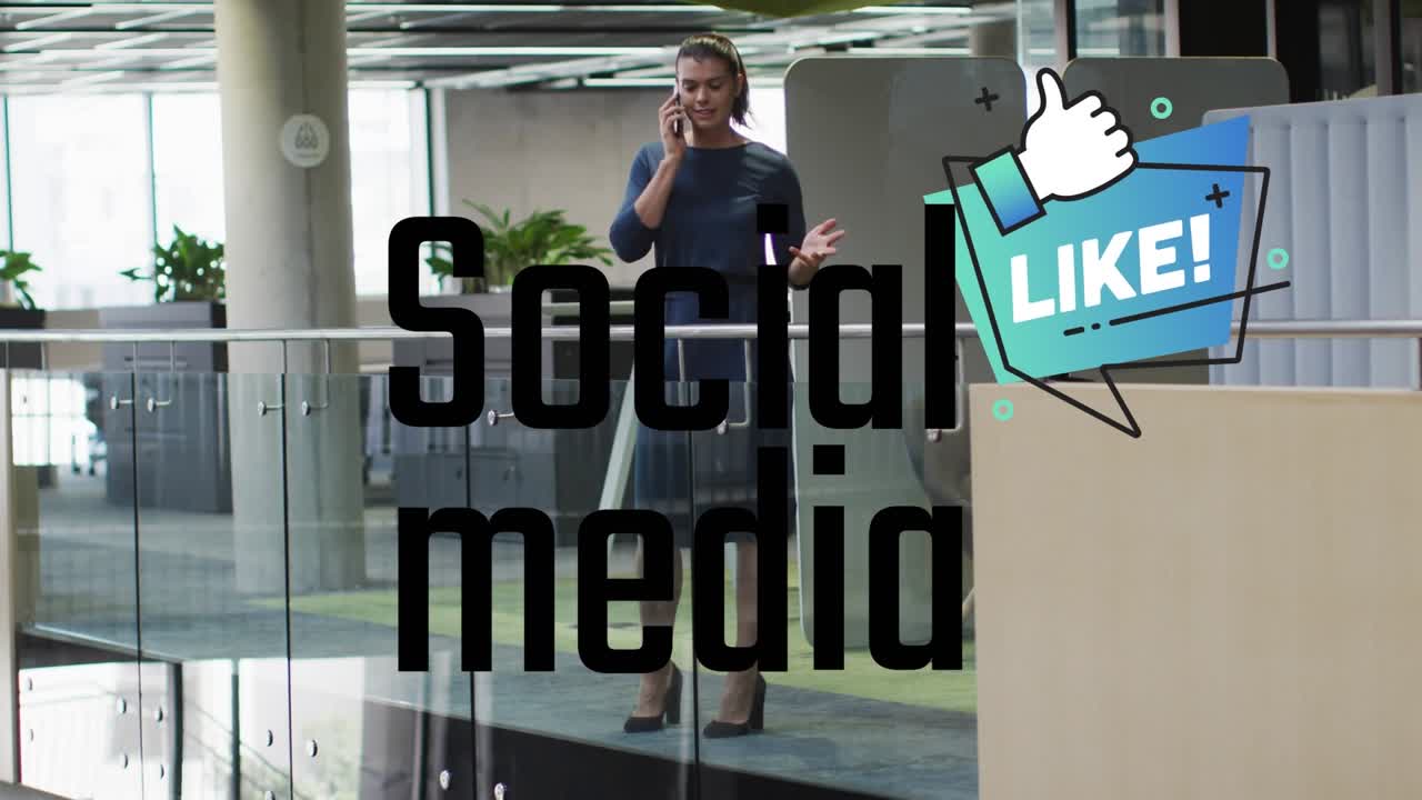 Animación de texto de redes sociales con un icono de 'me gusta' sobre una empresaria caucásica hablando por teléfono móvil