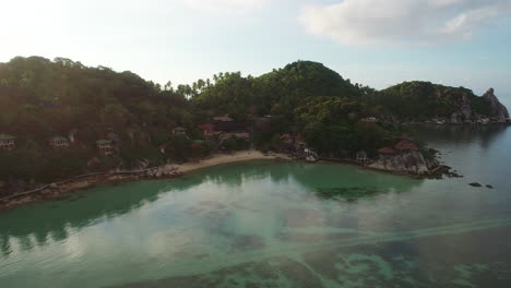 una bahía tropical impresionante