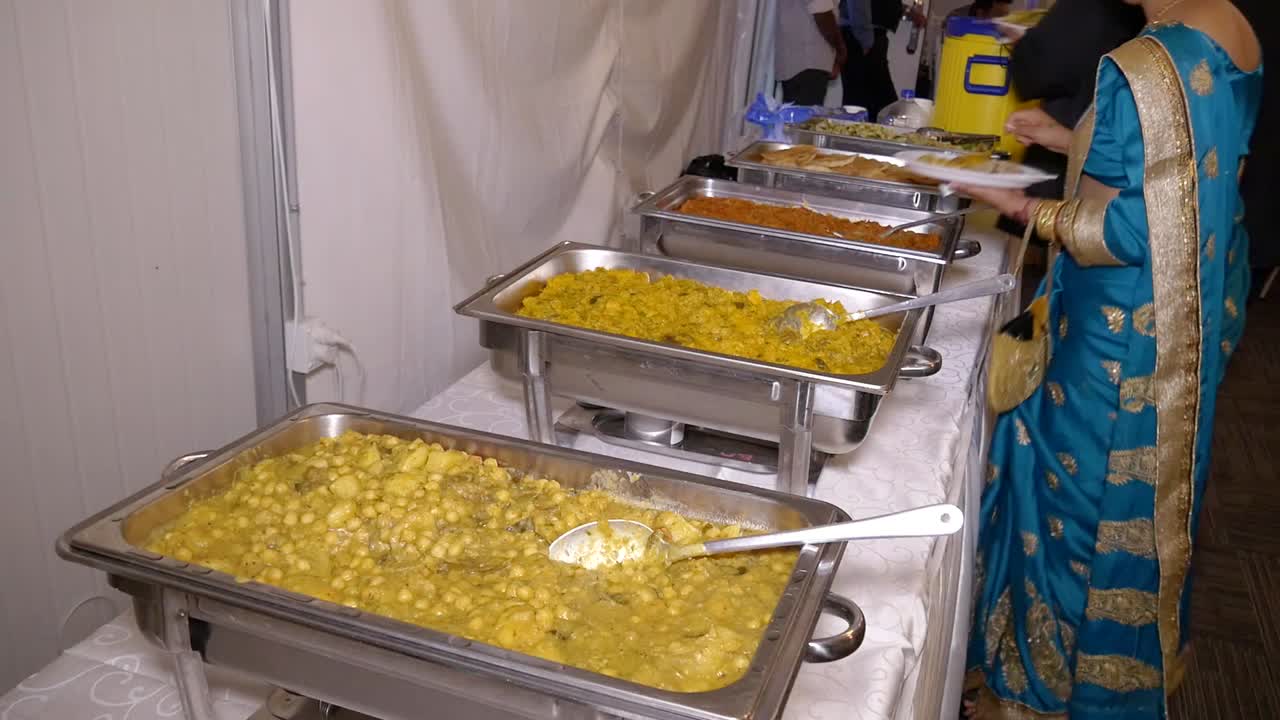 foto de comida deliciosa servida en una cena o recepción de bodas