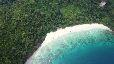 Majestuosa-Playa-De-Monos,-Isla-Phi-Phi-Don,-Tailandia