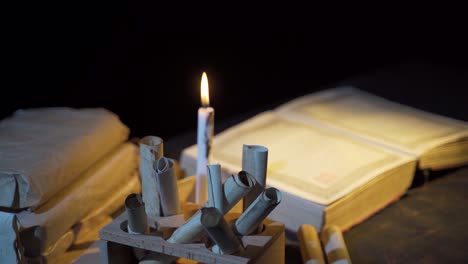 leyendo a la luz de las velas en la edad media.