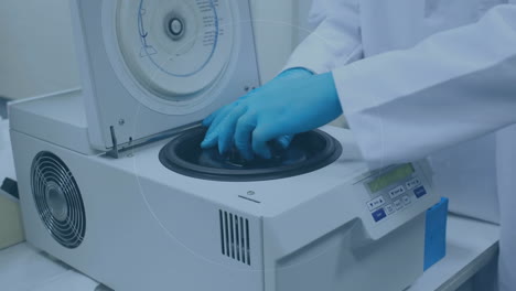 animación de círculos blancos pulsantes sobre el científico en el laboratorio