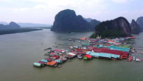 Schwimmendes-Fischerdorf-Koh-Paynee-In-Der-Bucht-Von-Phang-Nga-In-Thailand