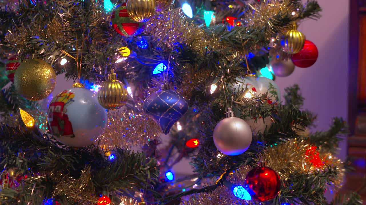 árbol de navidad dolly tiro bc 4k uhd