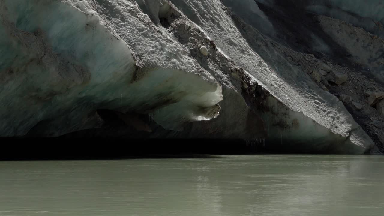 Smeltning af Gangotri-gletsjeren, vandretur fra Gangotri til Gaumukh.