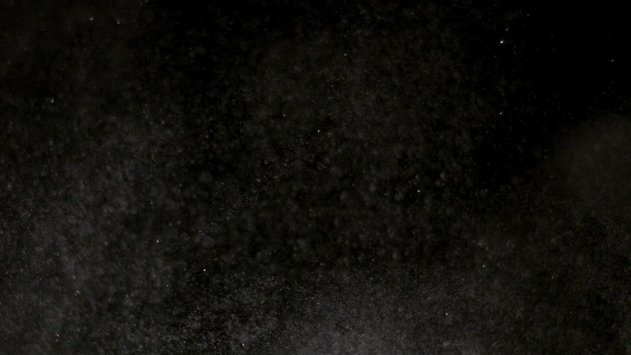 검은 바탕에 분리 된 파우더