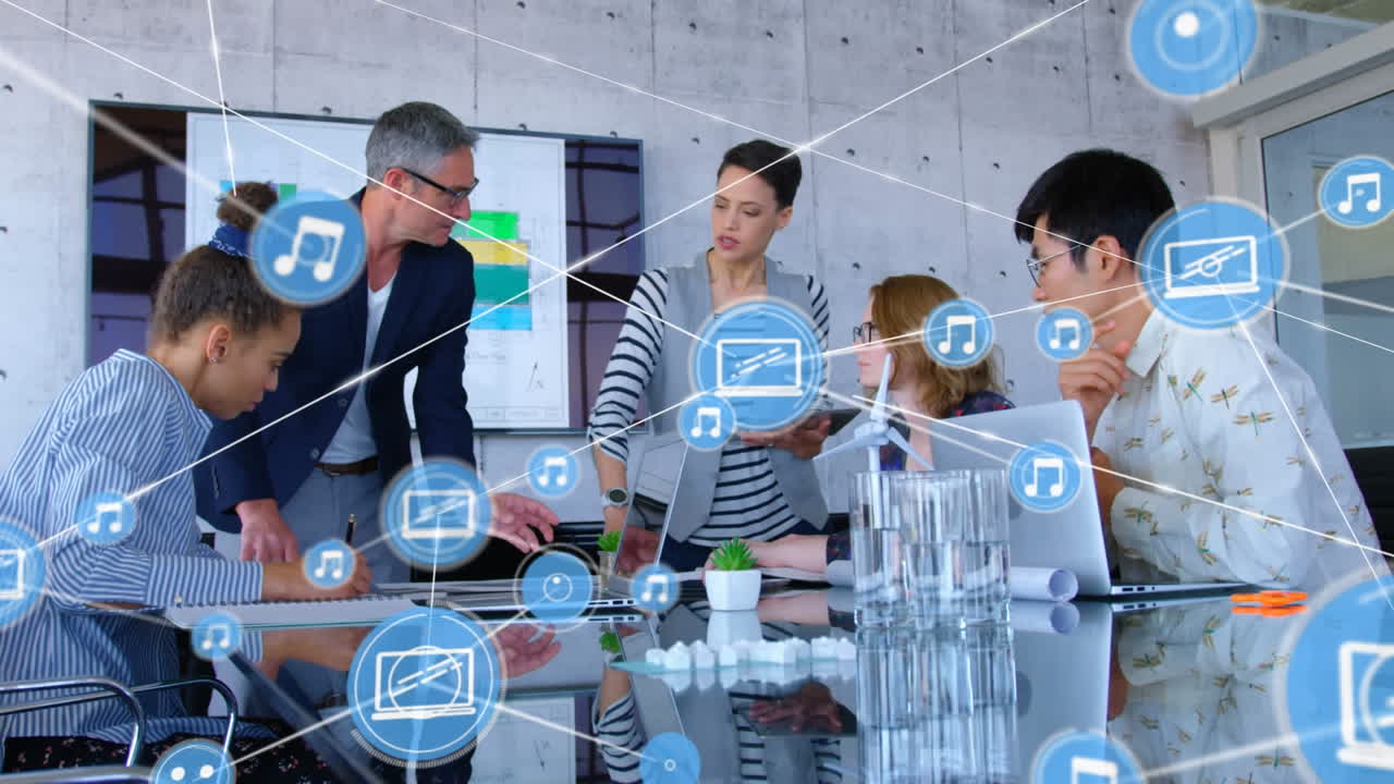 다양한 동료들이 사무실에서 함께 토론하는 디지털 아이콘 네트워크의 애니메이션