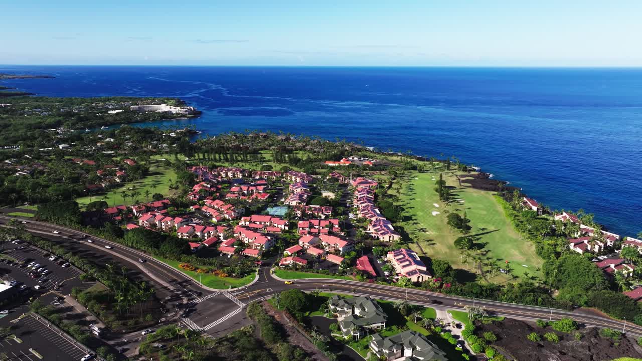 은 오후 산책 중 도시 동네 의 활기찬 거리 미술 을 탐구 하는 것