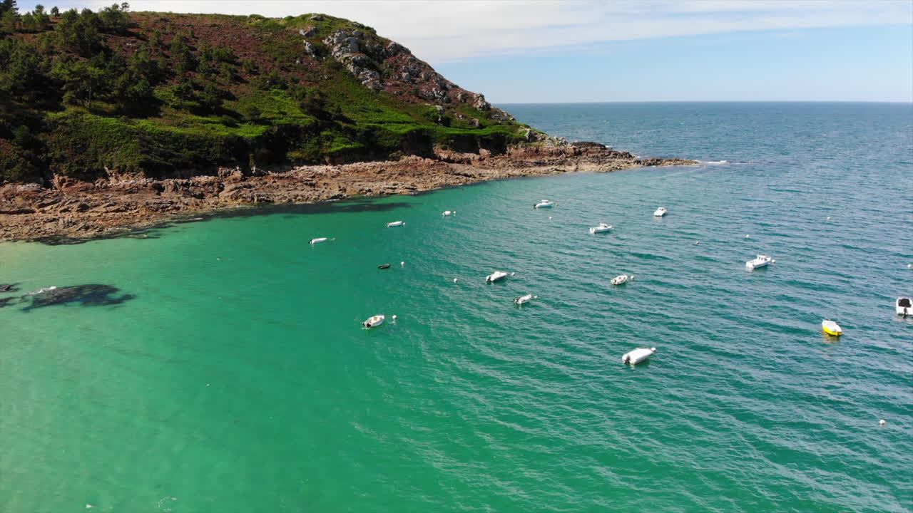 francia bretaña playa costera turquesa turismo avión no tripulado 4k bretaña
