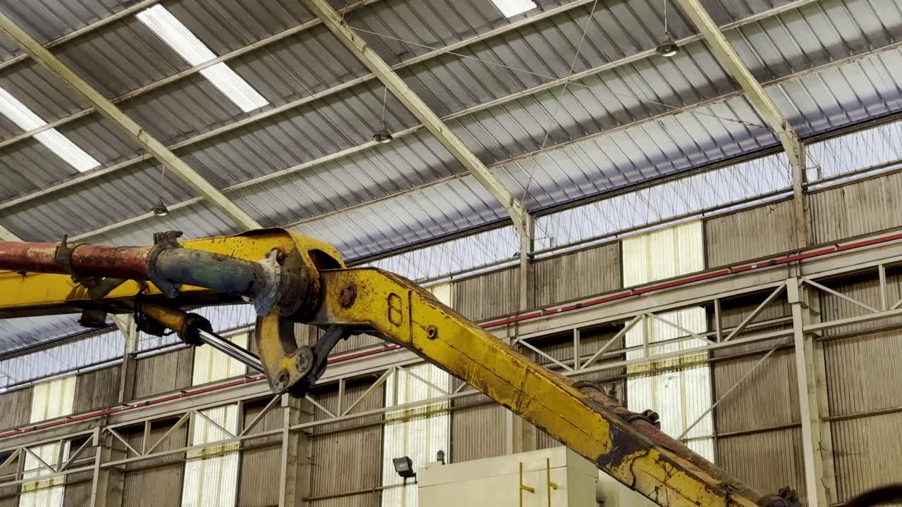 발굴기 팔 관절의 근접 촬영