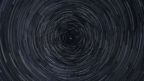 rutas de estrellas en el cielo nocturno